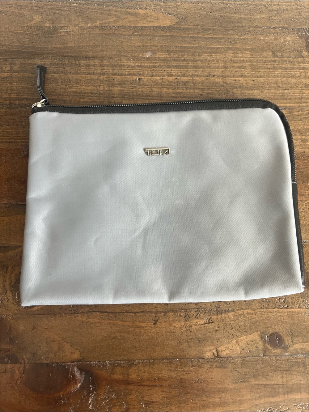 TUMI for Delta First Class Amenity Travel Toiletry Bag Silver Purple Lined
